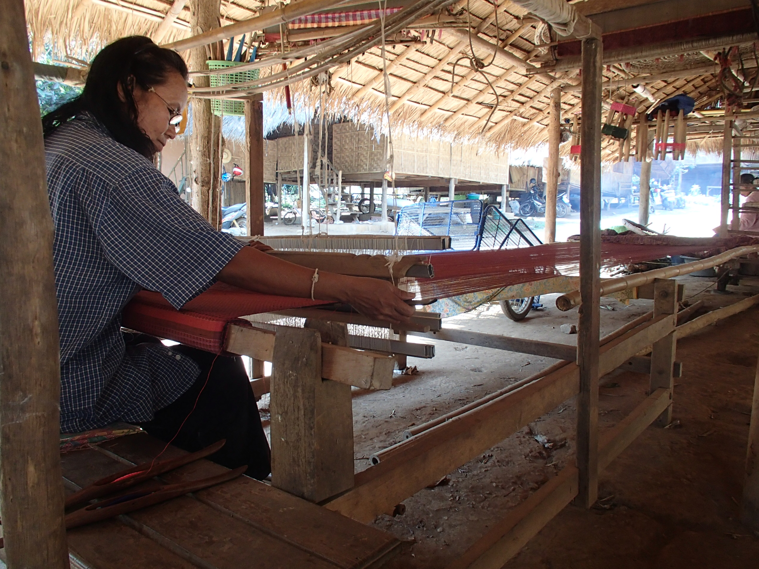 weaving silk Thailand