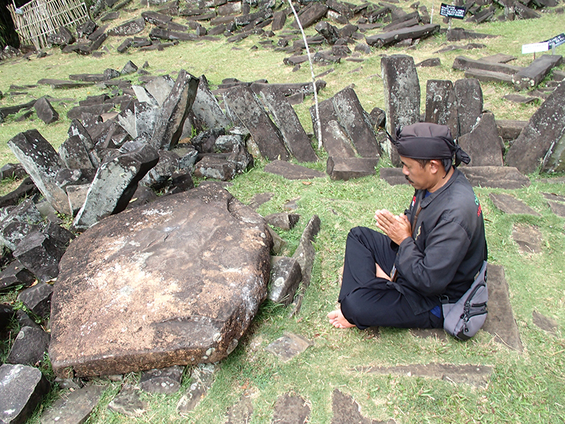 Ganung Padang guide Pak
