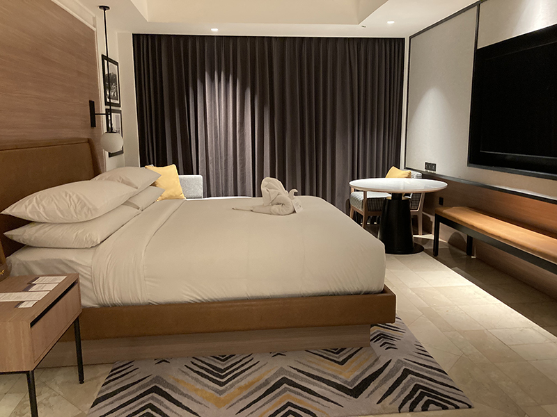 Sheraton Jakarta bedroom