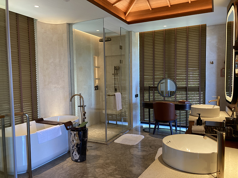 Taaktana villa bathroom