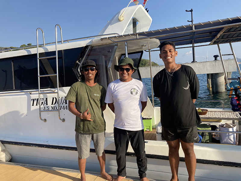 Tiga Dua crew