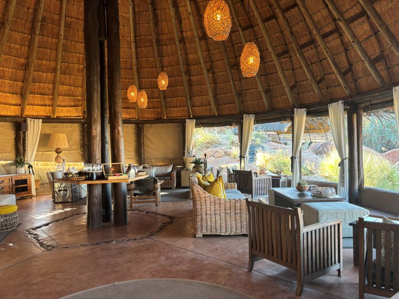 Mowani Mountain Camp lounge