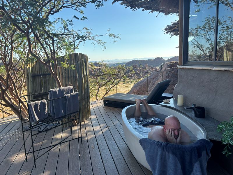 Mowani Mountain Camp Michael in outdoor tub